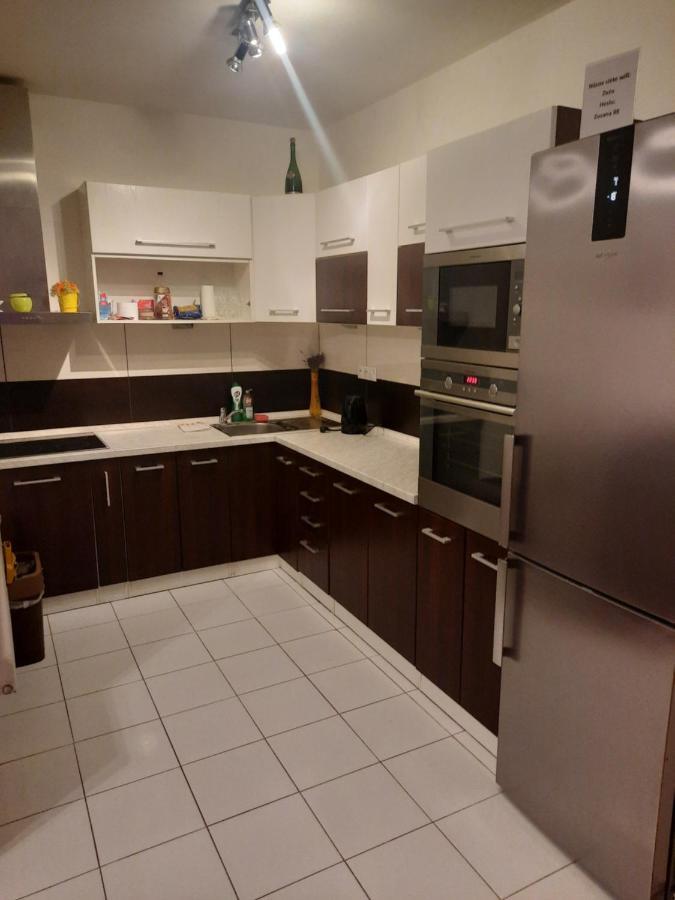 Apartman Zuzu เตร็นชีน ภายนอก รูปภาพ