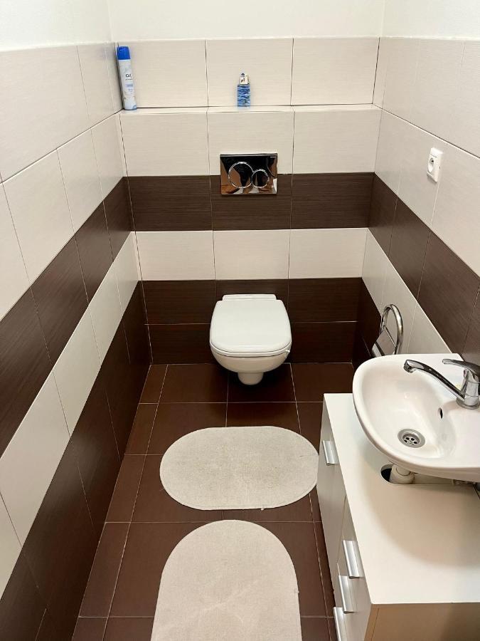 Apartman Zuzu เตร็นชีน ภายนอก รูปภาพ