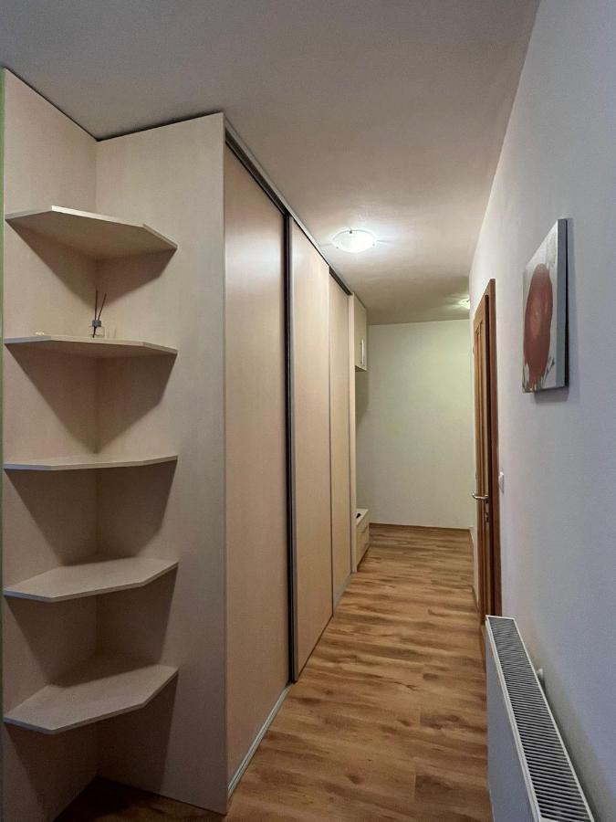 Apartman Zuzu เตร็นชีน ภายนอก รูปภาพ