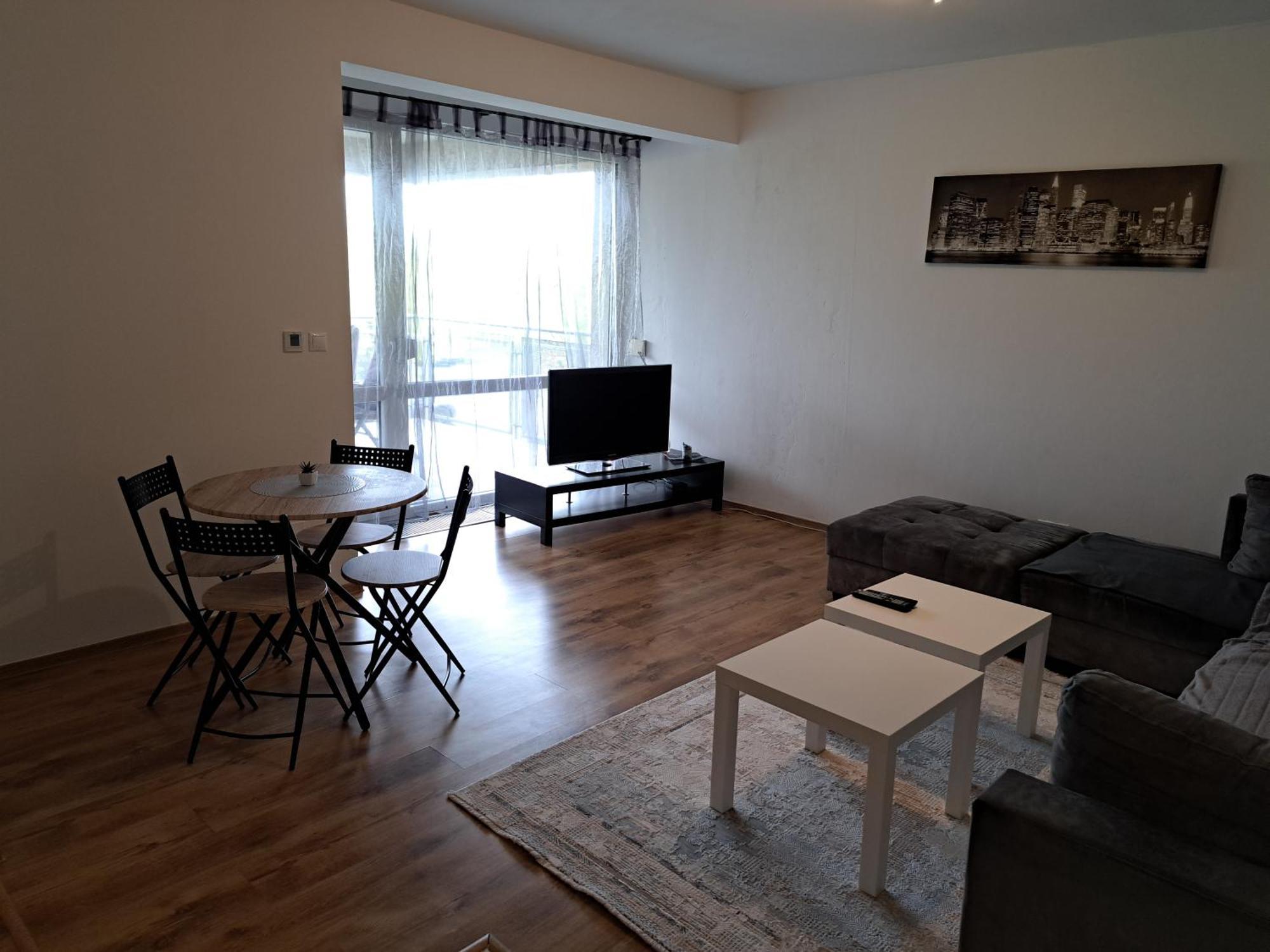 Apartman Zuzu เตร็นชีน ภายนอก รูปภาพ