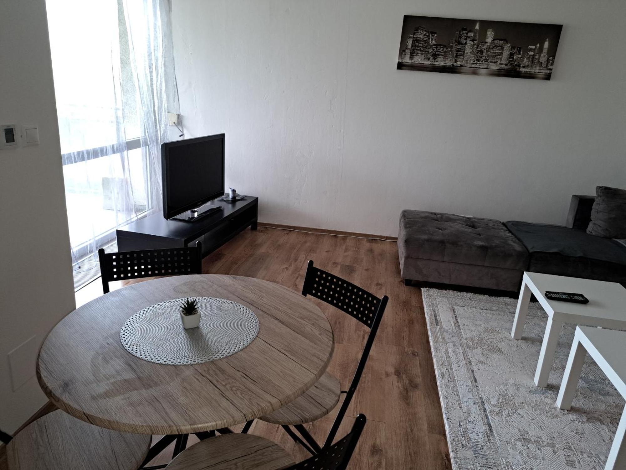 Apartman Zuzu เตร็นชีน ภายนอก รูปภาพ